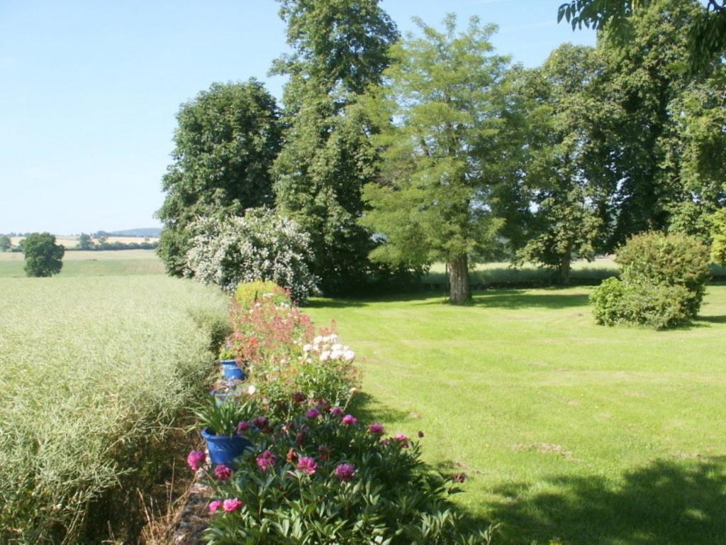 Chambres D'Hotes - Domaine Des Perrieres Crux-la-Ville Kültér fotó