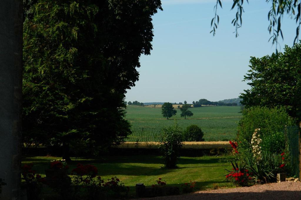 Chambres D'Hotes - Domaine Des Perrieres Crux-la-Ville Kültér fotó
